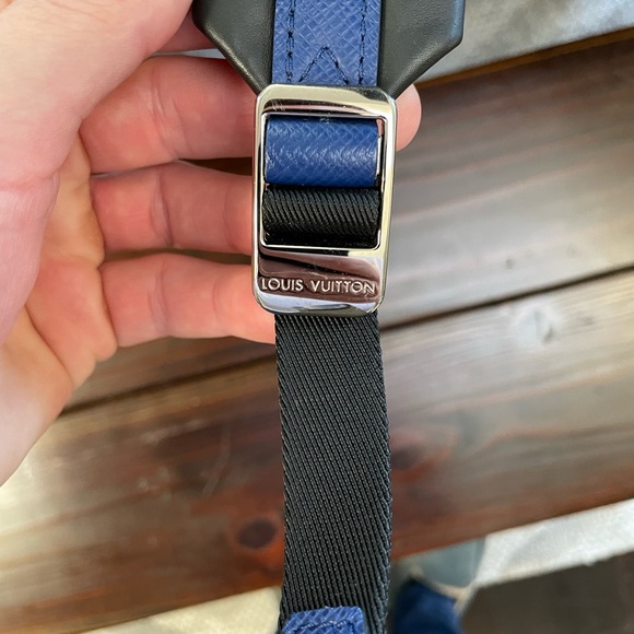 Louis Vuitton Discover Backpack PM Taiga in blue - Picture 5 of 6